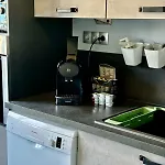 2 Bedrooms, Secure Residence, Parking! Apartman