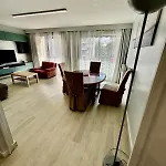 2 Bedrooms, Secure Residence, Parking! アパート