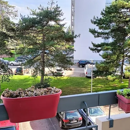 2 Bedrooms, Secure Residence, Parking!