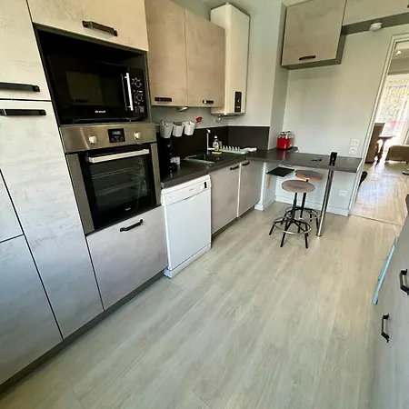 2 Bedrooms, Secure Residence, Parking! *