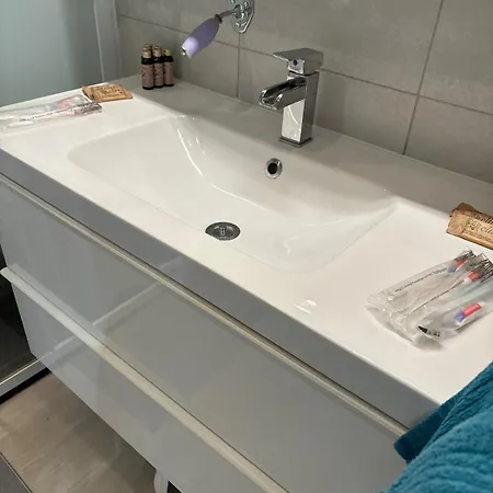 2 Bedrooms, Secure Residence, Parking! * Lyon