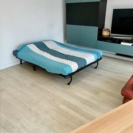 Apartment 2 Bedrooms, Secure Residence, Parking! *