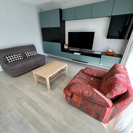 2 Bedrooms, Secure Residence, Parking! Apartment *