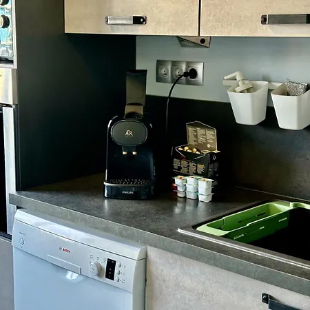2 Bedrooms, Secure Residence, Parking! Apartment