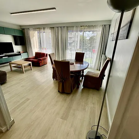 2 Bedrooms, Secure Residence, Parking! Apartment
