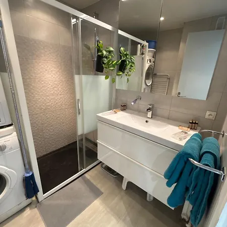 2 Bedrooms, Secure Residence, Parking! * Lyon