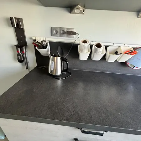 2 Bedrooms, Secure Residence, Parking!